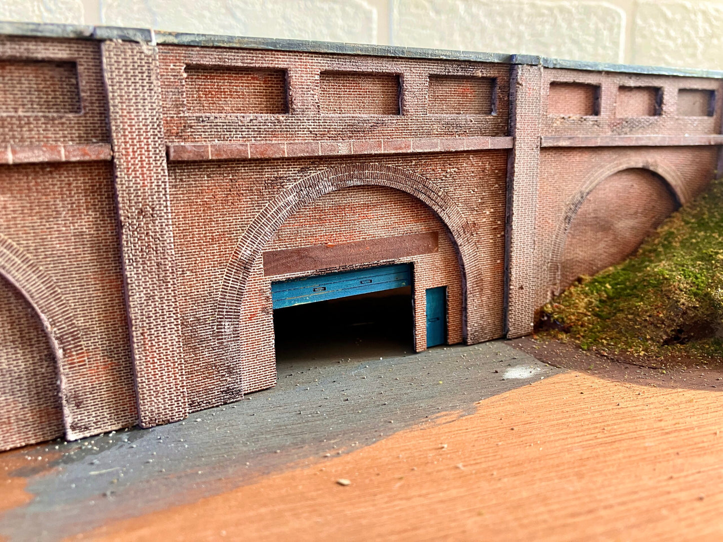 Retaining Wall with Industrial Unit Kit - TT:120 image 2