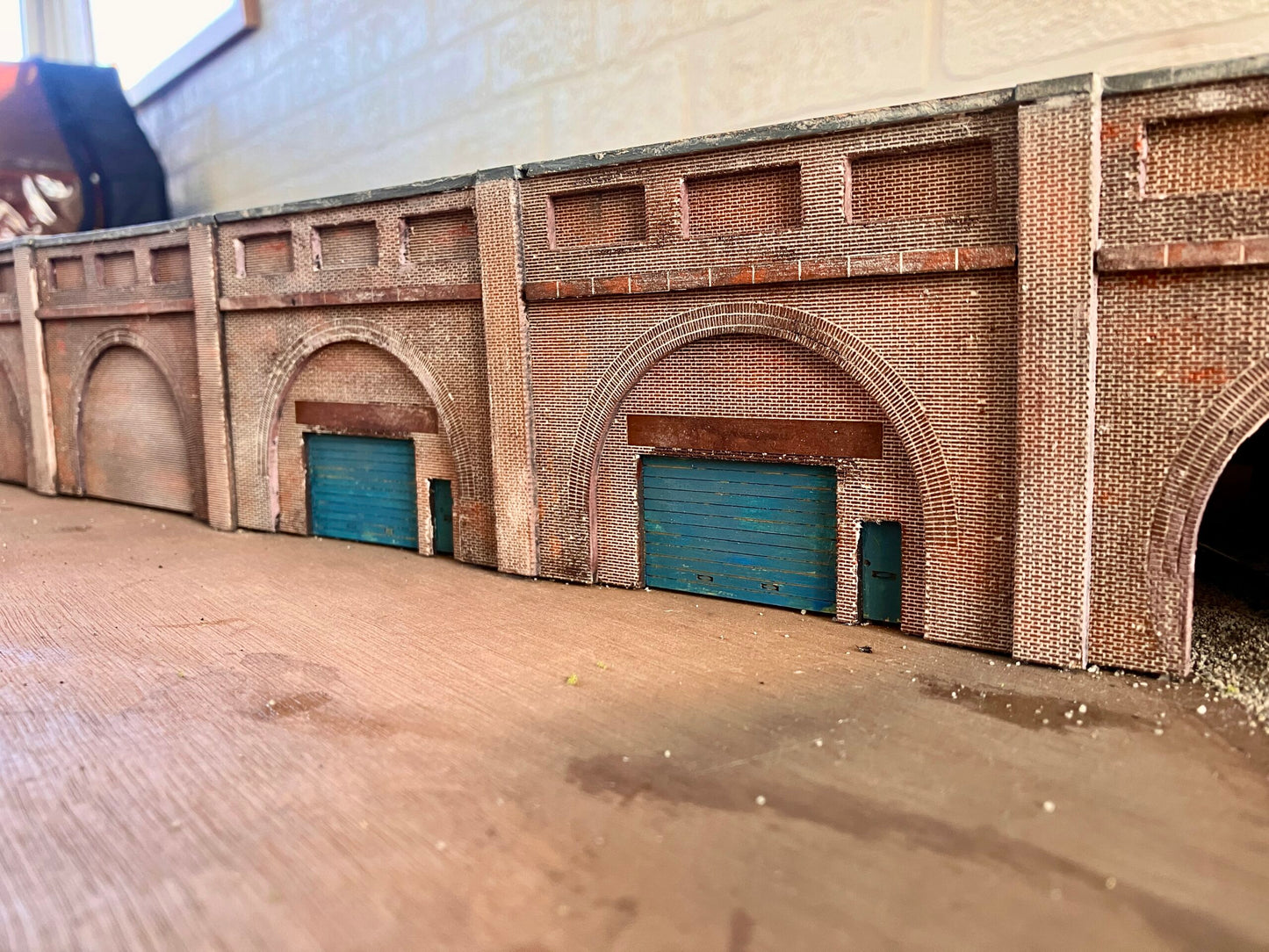 Retaining Wall with Industrial Unit Kit - TT:120 image 1