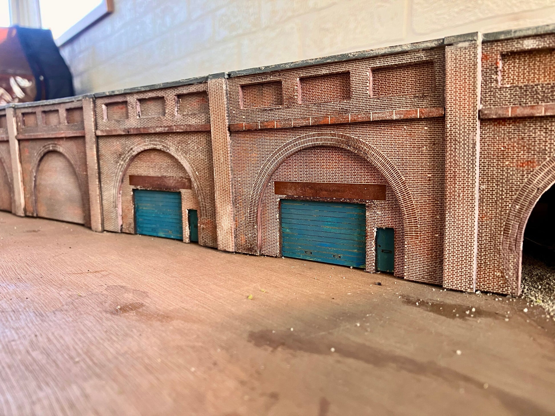 Retaining Wall with Industrial Unit Kit - TT:120 image 1